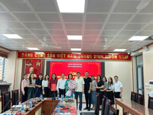 Chi bộ Trường Tiểu học Bùi Quốc Khái nhận Quyết định thành lập Chi bộ